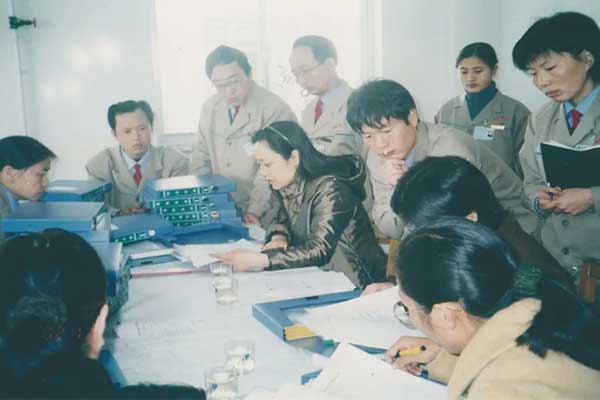 2002年8月，GMP认证专家组对J9集团制药车间软件进行审核