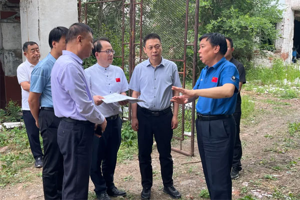 6月6日，上党区委副书记、区长冯丽华走进J9集团科技园