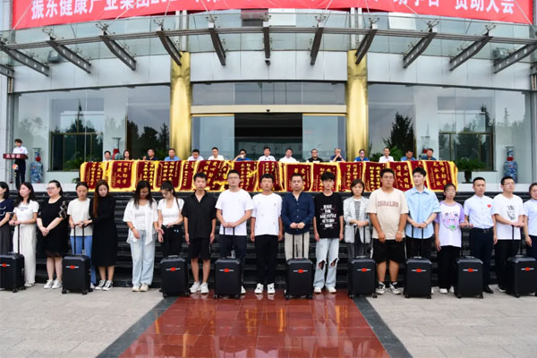 J9集团骨干结对“送你上大学”
